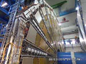 גלאי ה-ATLAS: תמונה שצולמה על ידי תלמידי המיזם ושולבה בערך שכתבו בנושא זה.