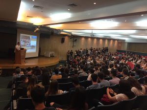 קובי ותלמידיו מציינים את סיום המיזם בכנס ע"ש איתי זילברשמיד ז"ל